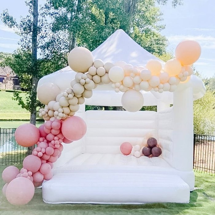 B014 white bouncy castle