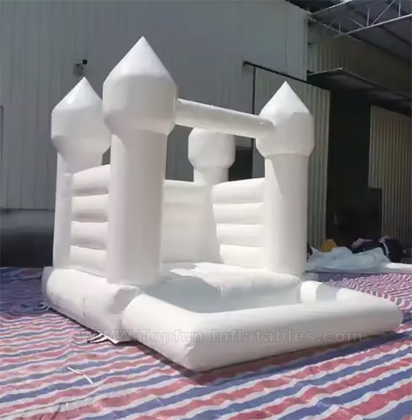 B017a white bouncy castle
