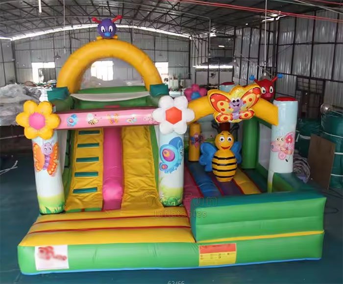 C147a bouncy castle with slide