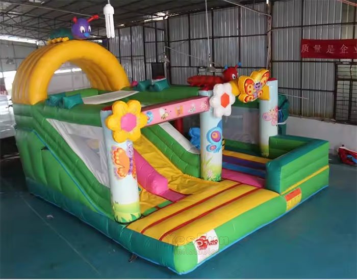 C147b bouncy castle with slide