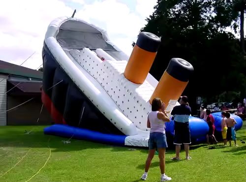 DS156e 拷贝 inflatable titanic slide
